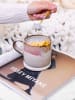 Egg Back Home Kubek jumbo "Melting Ice Cream" w kolorze beżowym - 360 ml