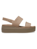 Crocs Sandały "Brooklyn Low Wedge" w kolorze beżowym