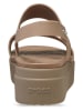 Crocs Sandały "Brooklyn Low Wedge" w kolorze beżowym