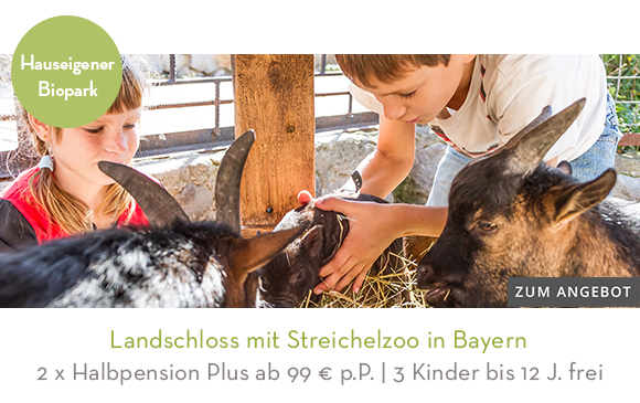 Landschloss mit Streichelzoo in Bayern
