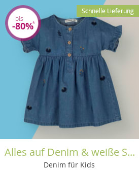 Alles auf Denim & weiße Sneaker