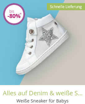 Alles auf Denim & weiße Sneaker